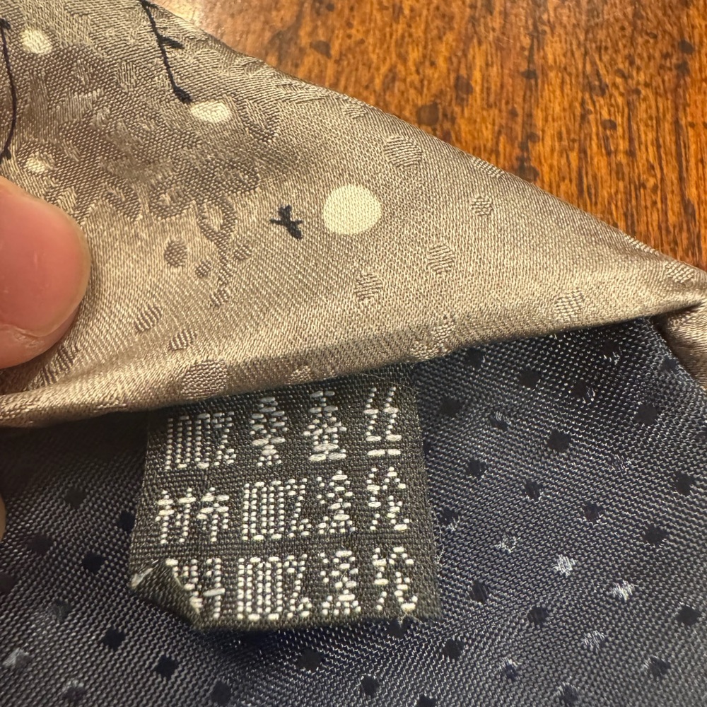Kai Long Winter Blossom Snowflake Gray 100% Silk Tie - Picture 4 of 5